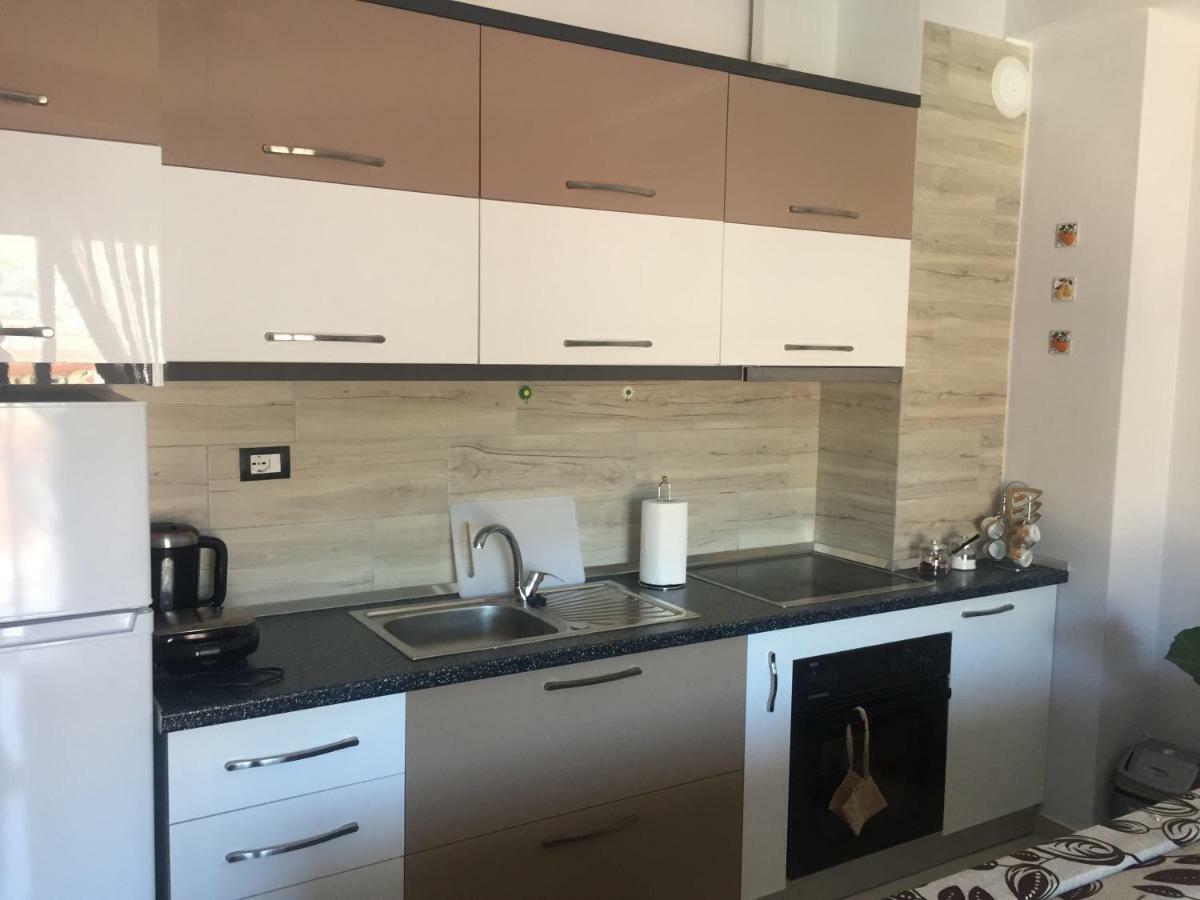 Guest'S Apartament Pogradec Eksteriør billede